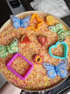 Sensorisch spel voor dreumes en peuter voor de herkenontwikkeling, activiteit
