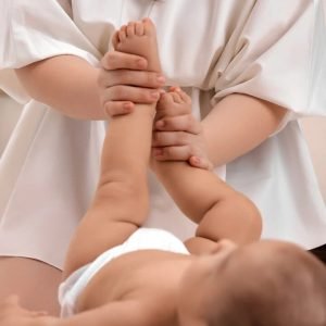 baby yoga doen met mama en baby